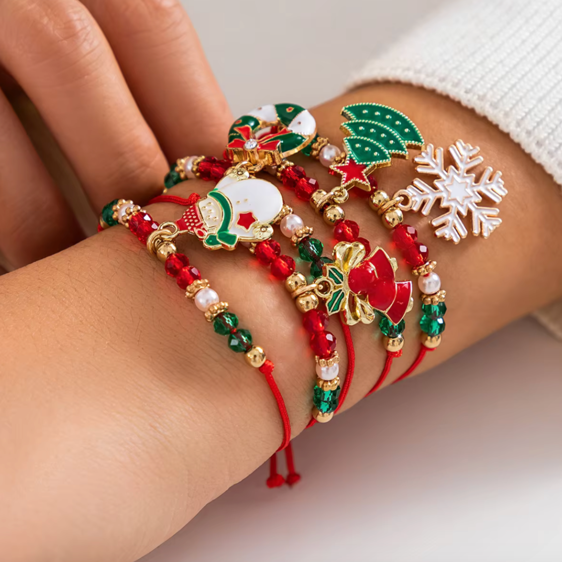 Armband "Christmas" Set of five delicate Christmas bracelets with festive charms: snowman, snowflake, Christmas bells, wreath, and Christmas tree